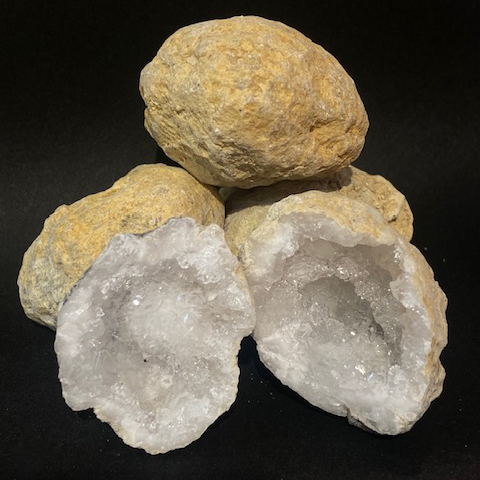 自分で開く！ジオード割り体験