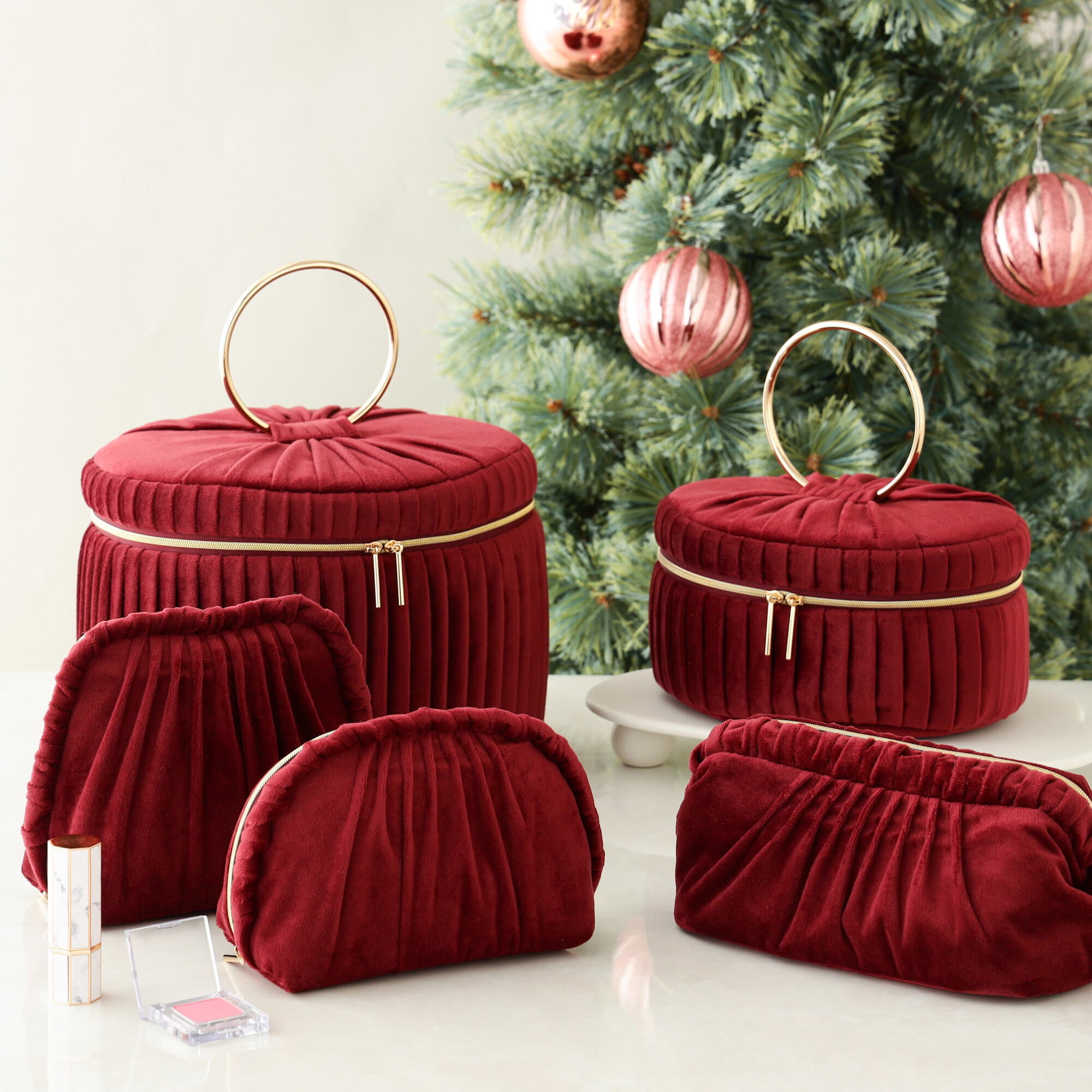 【美品】ベッドサイドボード ベロア生地 海外輸入 光沢感のあるベロア生地のシックなデザインのポーチのご紹介