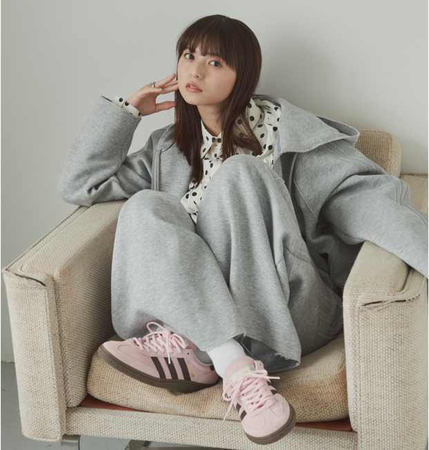 今季注目の一足。齋藤飛鳥さん着用 ADIDAS HANDBALL SPEZIAL | ABC