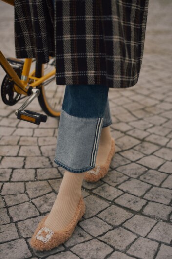 ボアビジューパンプス