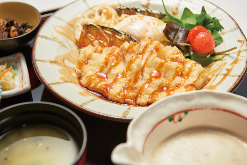 揚げ鶏の照りマヨ膳　自然薯とろろ汁付