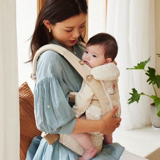 Ergobaby OMNI Breezeがお買い得✨