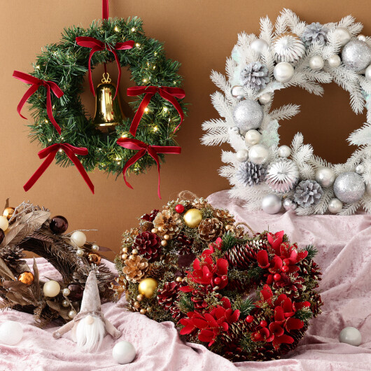 クリスマスデコレーションの定番アイテム！ さまざまなデザインのリースをご紹介します🎄✨