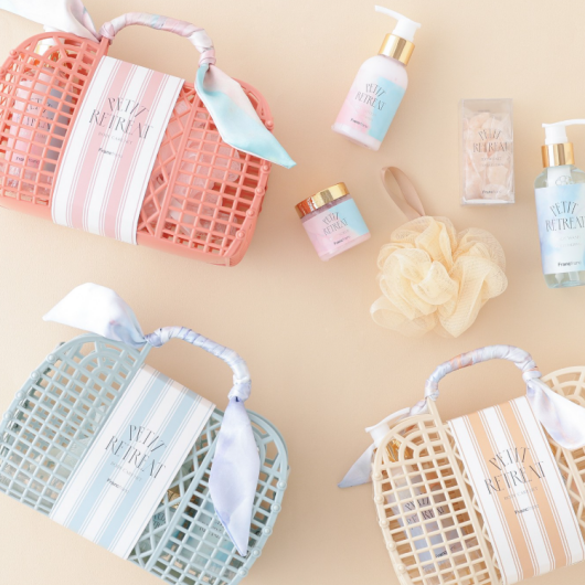 【母の日のギフトにおすすめ🌹✨】 おしゃれなカゴバッグに入ったボディケアのギフトセットが新登場しました🤍🫧 