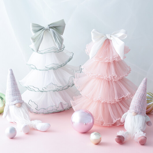 【2026 Christmas Collection🎄】ふんわりチュールとリボンがポイントのデスクトップツリーが新登場！🦄🎀 