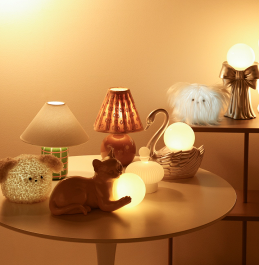 ＼どのデザインが好きですか？🐶💫／秋のお部屋時間を彩るテーブルランプ💡