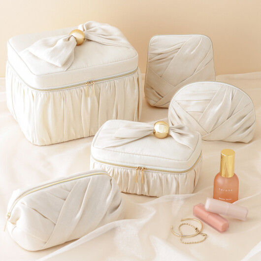 【2026 Spring Collection🦋】 つぼみのようなギャザーのデザインがエレガントな、ポーチシリーズをご紹介します🌷🫧