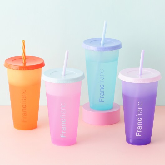 大人気！冷たいドリンクを注ぐと色が変わる、カラーチェンジタンブラー！！