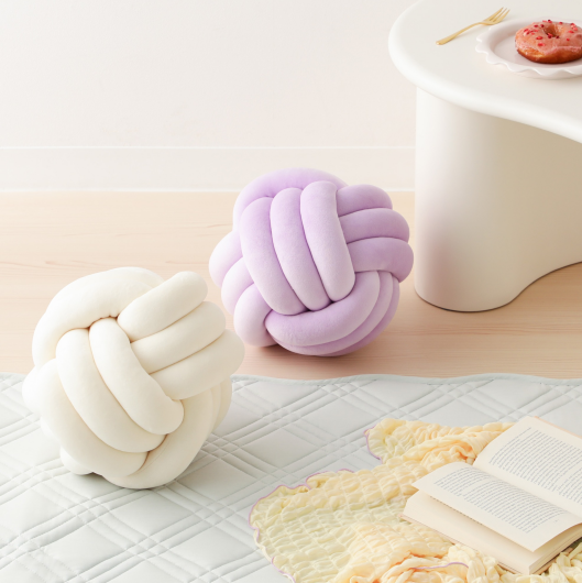 ご自宅で過ごすくつろぎタイムにぴったりなクッションをご紹介します！