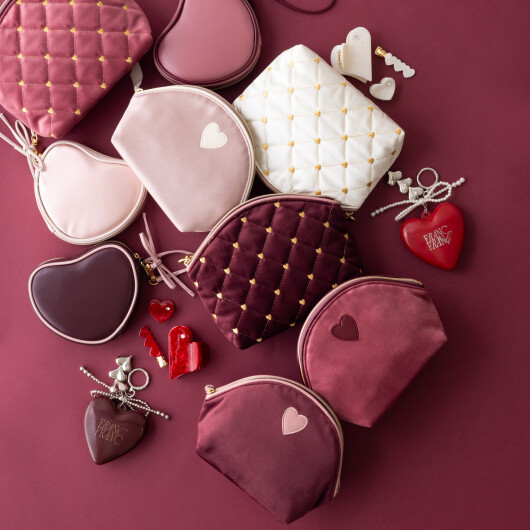 ハート型のワッペンがかわいらしいポーチが新たに展開開始です💓