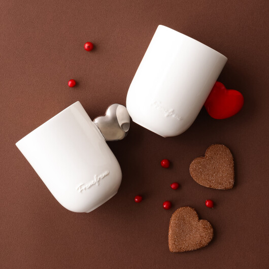 ハートの持ち手がキュートなマグカップのご紹介です❤️🤎 　
