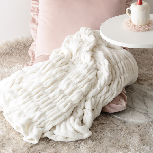 なめらかな肌触りのブランケットのご紹介です☺️🤍