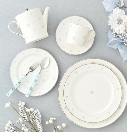 小花柄をあしらった華やかなで上品な印象の「フルレット」シリーズ🌼
