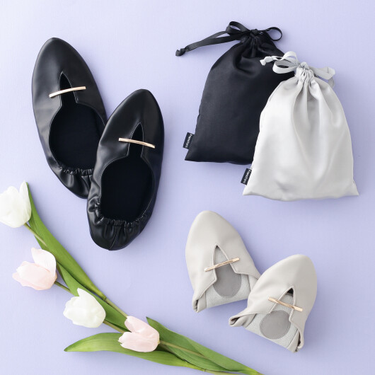 ＼卒業・入学シーズンにおすすめ🌸／折り畳んでコンパクトに持ち歩けるルームシューズをご紹介致します🩰