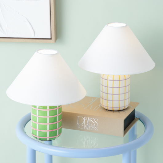 【2026 Spring Collection🌼】 新生活にもおすすめ！ペイントで描かれた格子柄がおしゃれなテーブルランプです💡