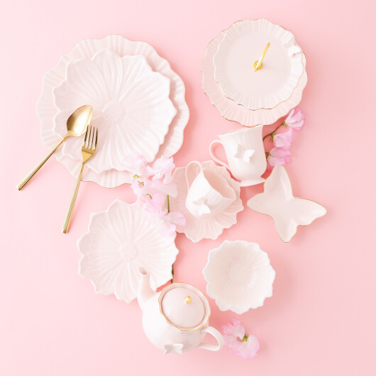 【2026 Spring Collection🦋】 お花や蝶モチーフをふんだんに取り入れたテーブルコーディネートで、花咲く春のティータイムを楽しめるカフェアイテムを1月23日(金)より展開いたします🫖🦋