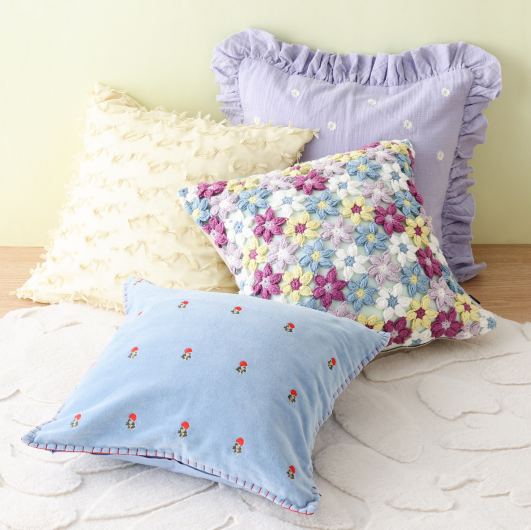 気軽にお部屋に春を取り入れられる、新作のクッションカバーをご紹介します🌷🫧