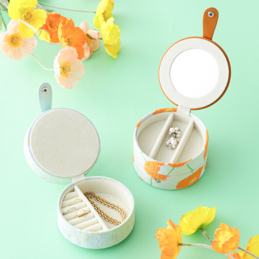 【2026 Spring Collection🦋】 鮮やかなグリーンが春らしい、おしゃれなジャガード生地のジュエリーボックスをご紹介致します💚