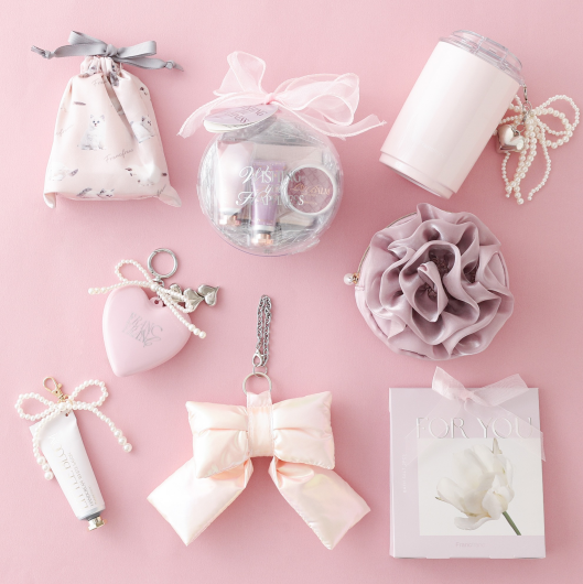 ＼どのカラーが気になる？🩷🩵🤍／ ホワイトデーや卒業祝いにもおすすめのギフトアイテムをご紹介します🎁