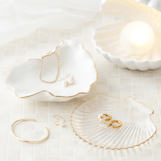洗練されたシェルモチーフがおしゃれなアクセサリートレイのご紹介です♡