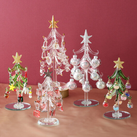 きらっとしたガラスの質感が、クリスマスムードを高めてくれる、ガラスのツリーをご紹介します🎄♡