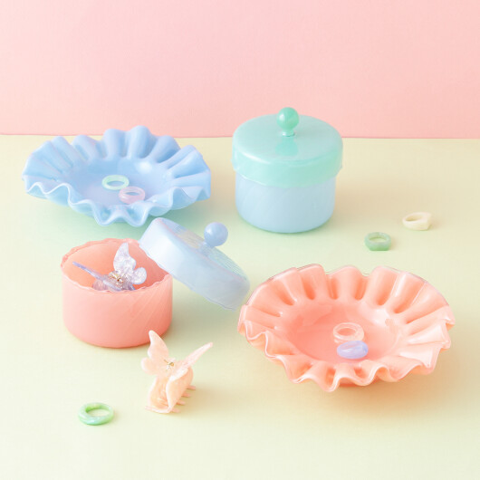 【2026 Spring Collection🦋】 春らしく明るいカラーとガラスならではのテクスチャがおしゃれなインテリアアイテムのご紹介です🩵🩷 　