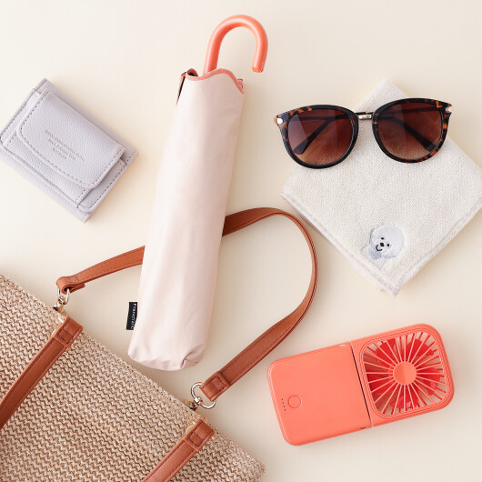 【母の日のギフトにおすすめ🌹✨】 そろそろ気になる紫外線対策に！ 遮光機能付きで、おしゃれなデザインの折りたたみ傘をご紹介します🌂