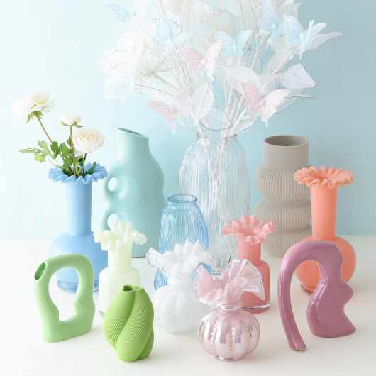 【2026 Spring Collection🦋】 春らしいカラーリングで新作のアートフラワーとの相性も抜群なフラワーベースをご紹介します💐✨