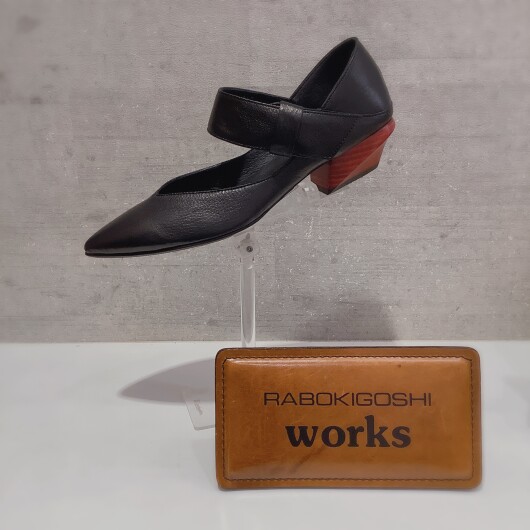 『works』ストラップ付き2wayレザーパンプス
