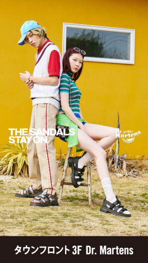 THE SANDALS STAY ON