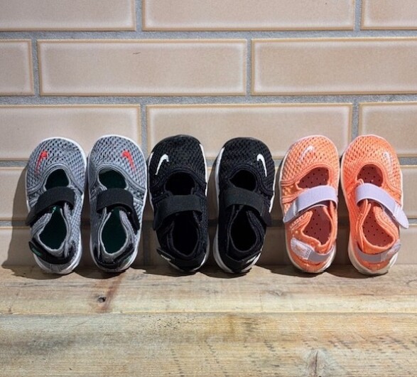 人気のサンダル 🌈 再入荷してます