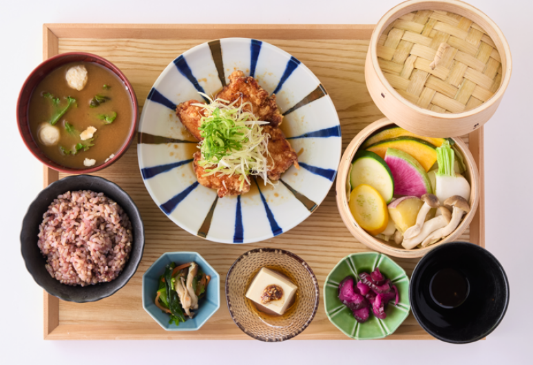 夏にぴったり「若鶏のムネ肉の唐揚げ 黒酢ソース」※野菜のせいろ蒸しも付けれます！