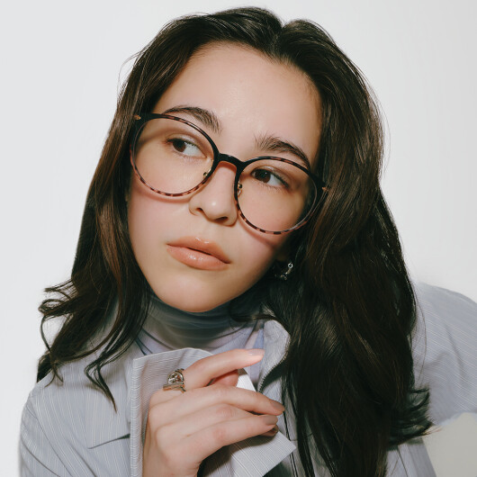 こう見えてUV100％カット！マスクとの相性も◎ 気軽に紫外線ケアができる「Zoff UV CLEAR SUNGLASSES」