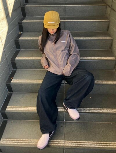 サロモン人気シリーズであるSNOWCLOGが上品なCORDUROYで登場！！！